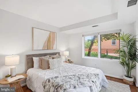 $560,000 | 610 North West Street, Unit 105, Alexandria, VA 22314