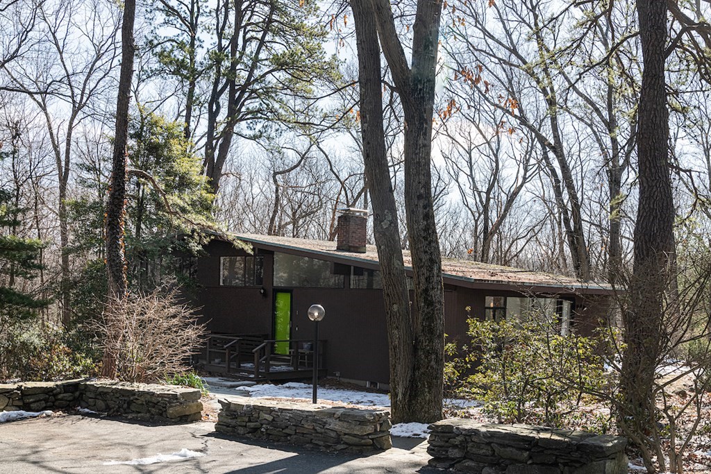 49 Peacock Farm Road Lexington, MA 02421 - Photo 4 of 29