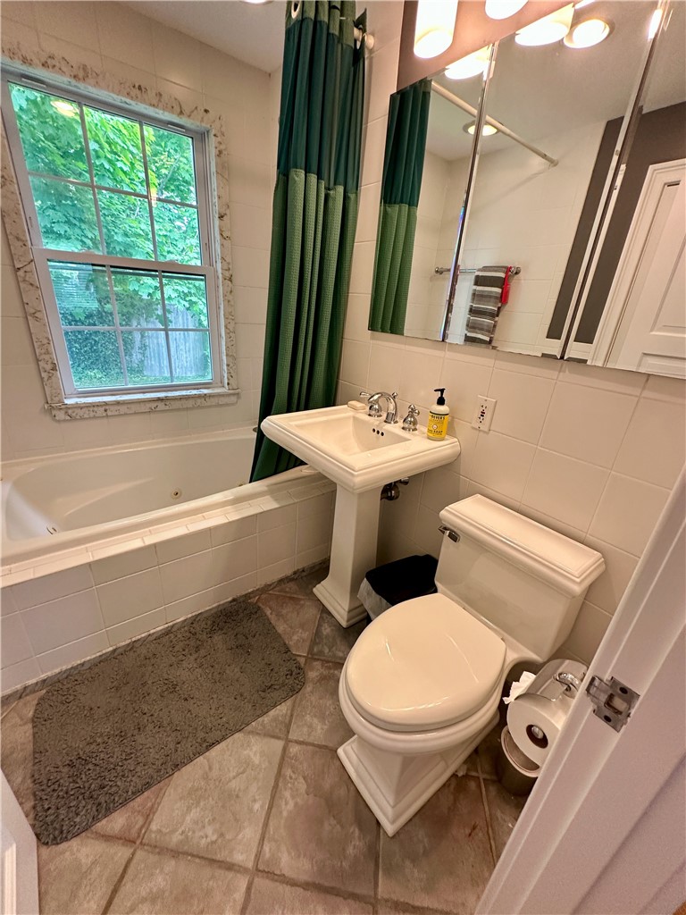 2 Cliff Terrace Newport, RI 02840 - Photo 11 of 18