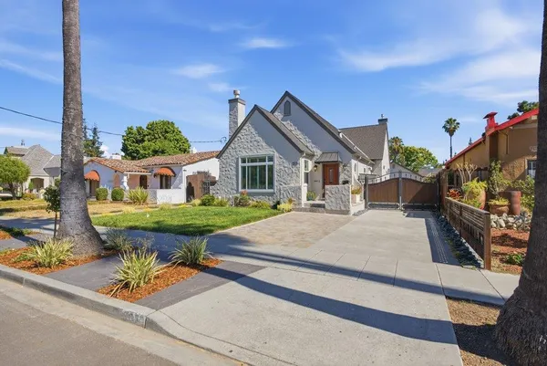 a view of a house with backyard and sitting area