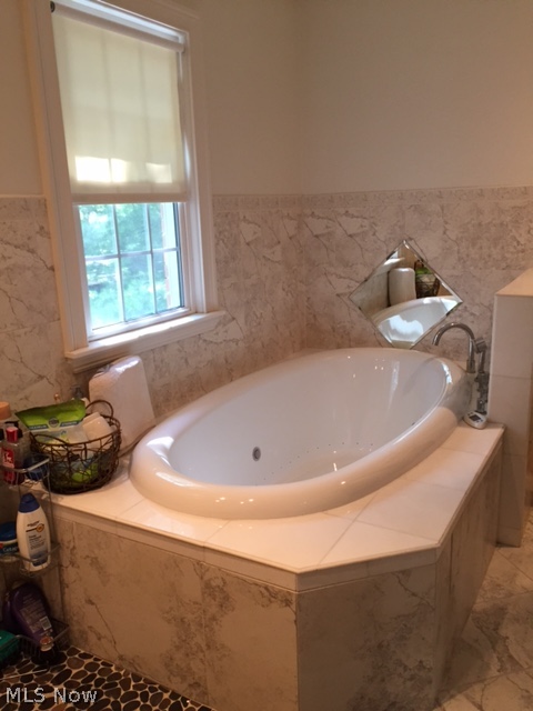 3643 Latimore Road Beachwood, OH 44122 - Photo 11 of 16 Updated Aromatherapy Jetted Tub in 2nd Full Bath.