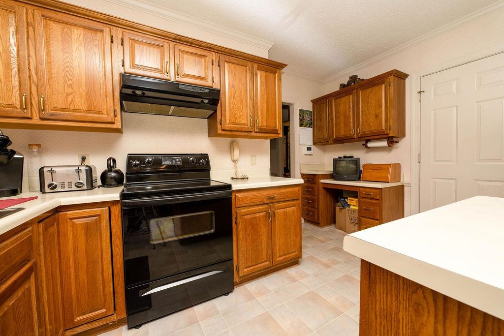 119 Nuttree Way Durham, NC 27713 - Photo 15 of 41 a kitchen with a sink stove and microwave