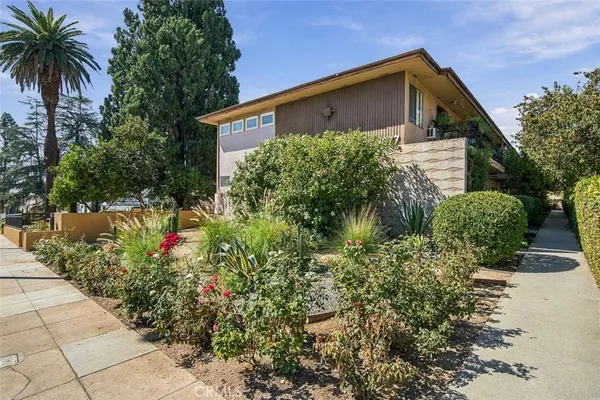 $2,730,000 | 1677 North Lake Avenue, Pasadena, CA 91104