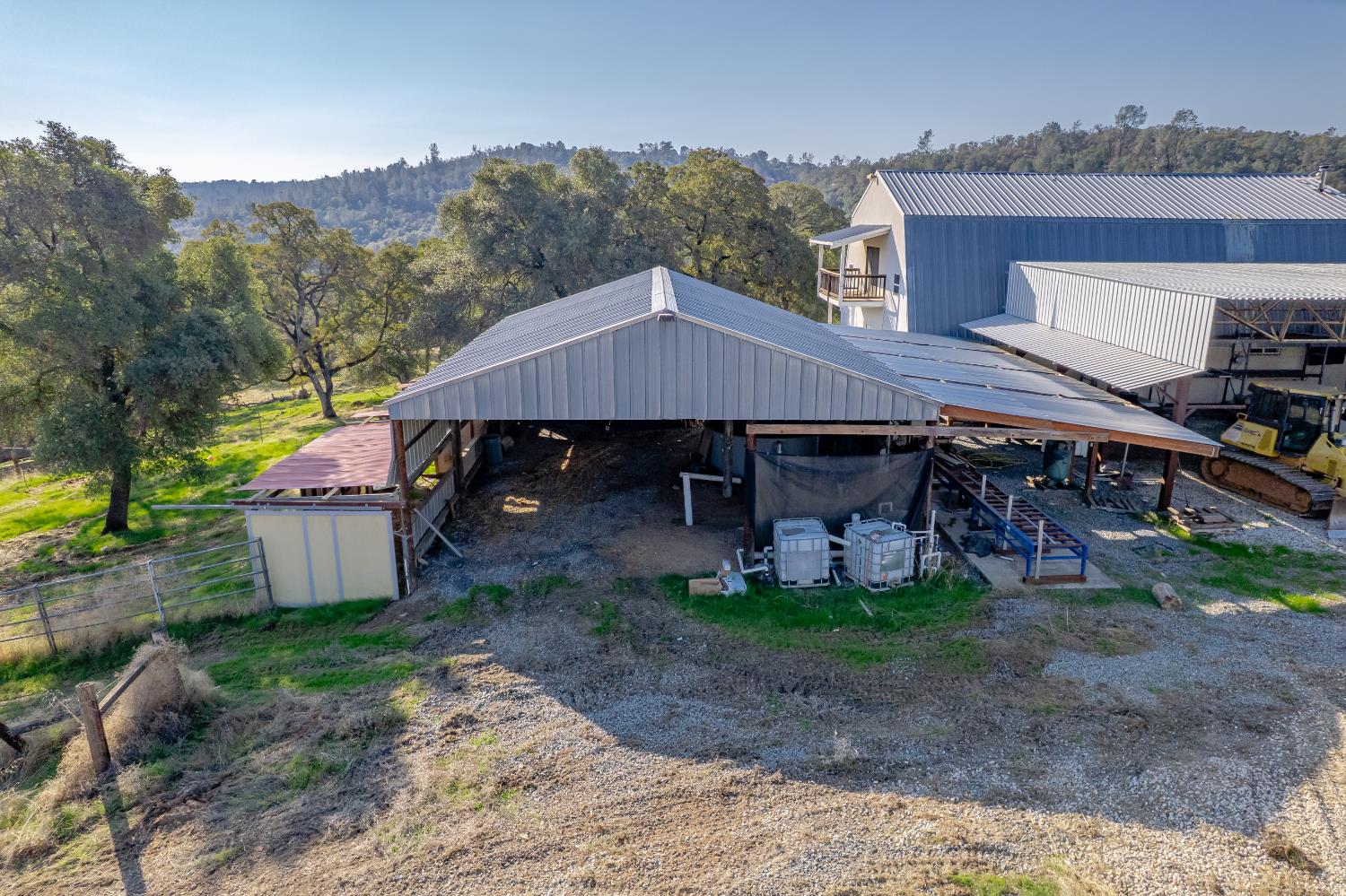 5585 Garden Bar Road, Unit 2 Lincoln, CA 95648 - Photo 44 of 65 a backyard of a house with table and chairs