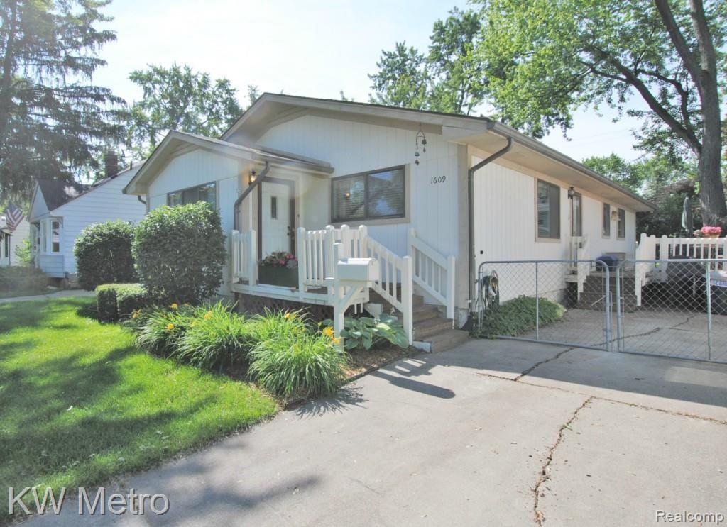 1609 Cambridge Road Berkley, MI 48072 - Photo 24 of 27