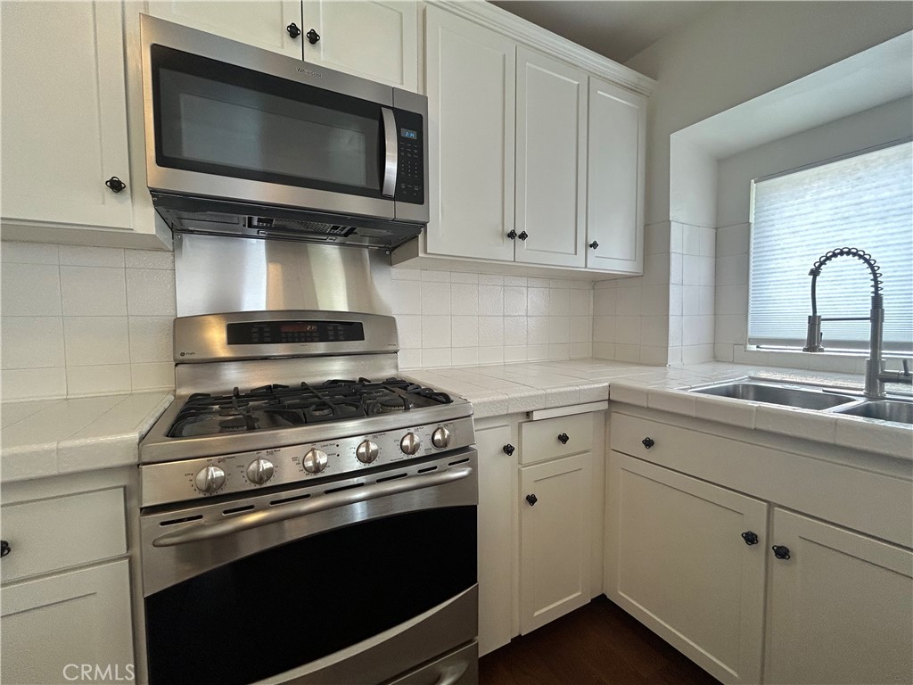 214 East Stocker Street Glendale, CA 91207 - Photo 27 of 31