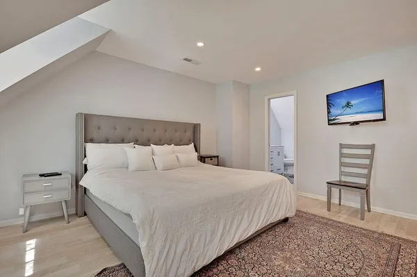 $5,500 | 15 Horlbeck Alley, Unit 7, Charleston, SC 29401