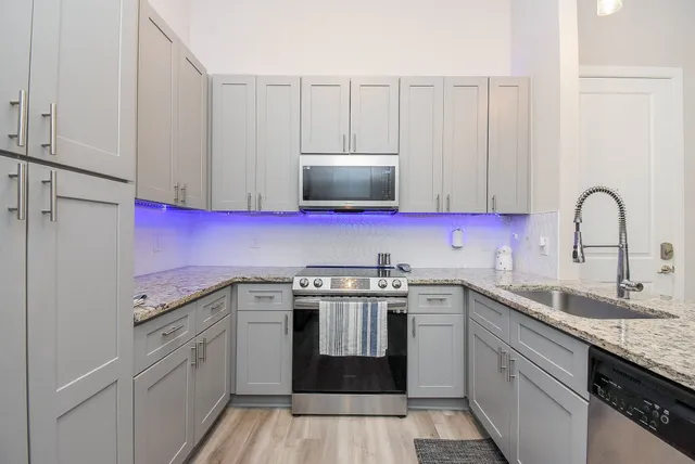 $269,000 | 300 St Joseph Parkway, Unit 421, Houston, TX 77002