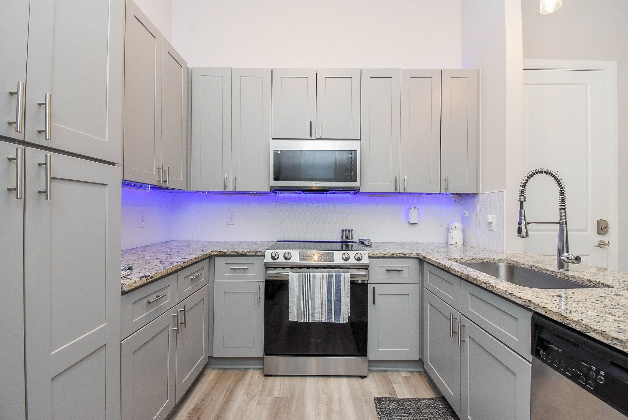 300 St Joseph Parkway, Unit 421 Houston, TX 77002 - Photo 24 of 32 Second view of kitchen