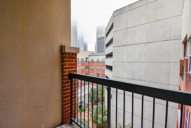 $269,000 | 300 St Joseph Parkway, Unit 421, Houston, TX 77002