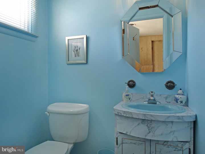 1001 Susan Road Philadelphia, PA 19115 - Photo 19 of 25 a bathroom with a toilet a sink and mirror