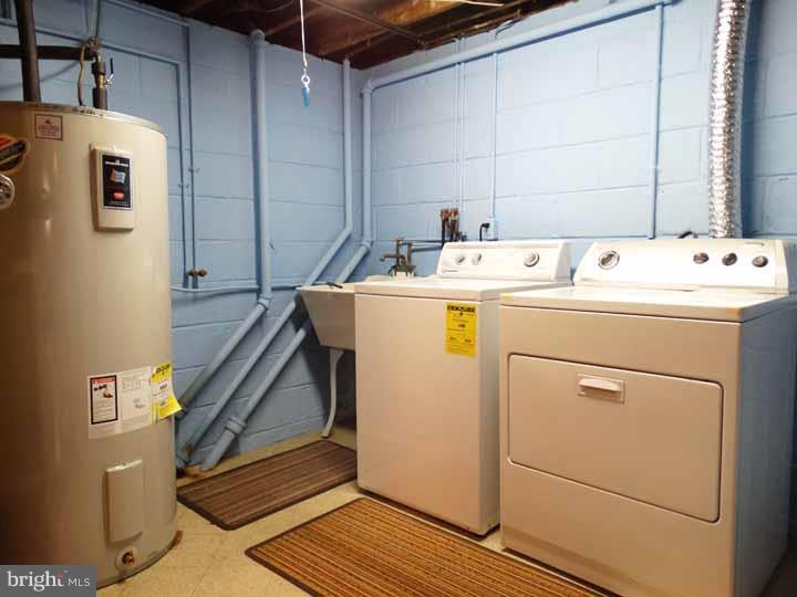 1001 Susan Road Philadelphia, PA 19115 - Photo 23 of 25 a utility room with dryer and washer