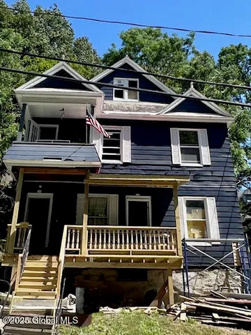 $1,700 | 213 Vrooman Avenue, Unit 1, Amsterdam, NY 12010