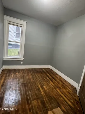 $1,700 | 213 Vrooman Avenue, Unit 1, Amsterdam, NY 12010