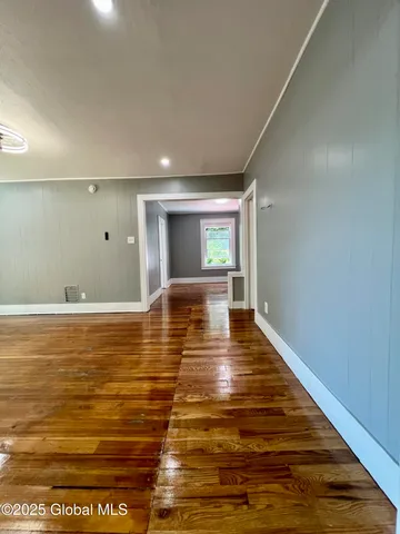 $1,700 | 213 Vrooman Avenue, Unit 1, Amsterdam, NY 12010