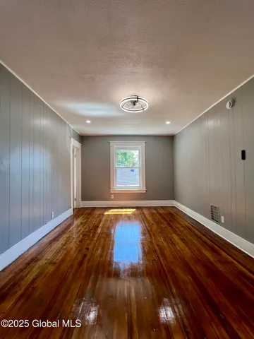 $1,700 | 213 Vrooman Avenue, Unit 1, Amsterdam, NY 12010