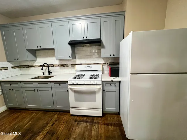 $1,700 | 213 Vrooman Avenue, Unit 1, Amsterdam, NY 12010