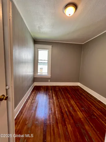 $1,700 | 213 Vrooman Avenue, Unit 1, Amsterdam, NY 12010