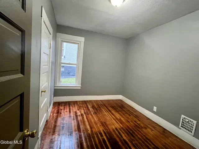 $1,700 | 213 Vrooman Avenue, Unit 1, Amsterdam, NY 12010