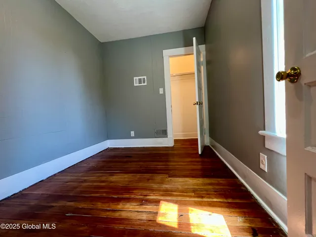 $1,700 | 213 Vrooman Avenue, Unit 1, Amsterdam, NY 12010