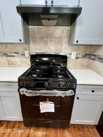 $1,700 | 213 Vrooman Avenue, Unit 1, Amsterdam, NY 12010