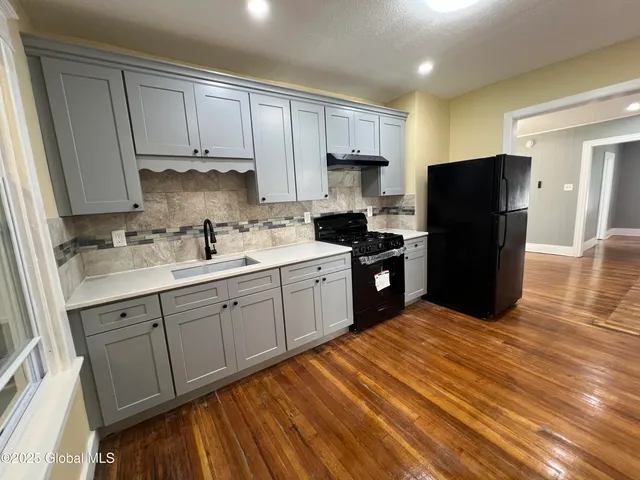 $1,700 | 213 Vrooman Avenue, Unit 1, Amsterdam, NY 12010