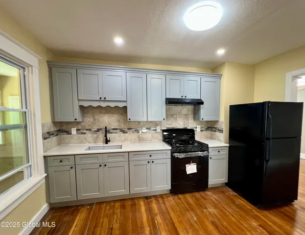 $1,700 | 213 Vrooman Avenue, Unit 1, Amsterdam, NY 12010