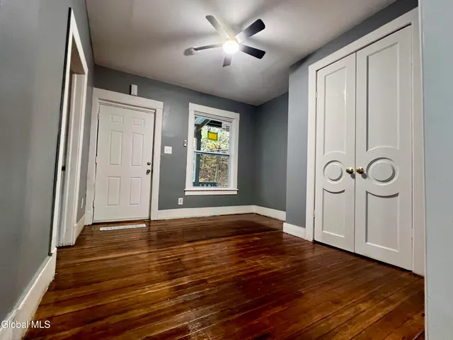 $1,700 | 213 Vrooman Avenue, Unit 1, Amsterdam, NY 12010