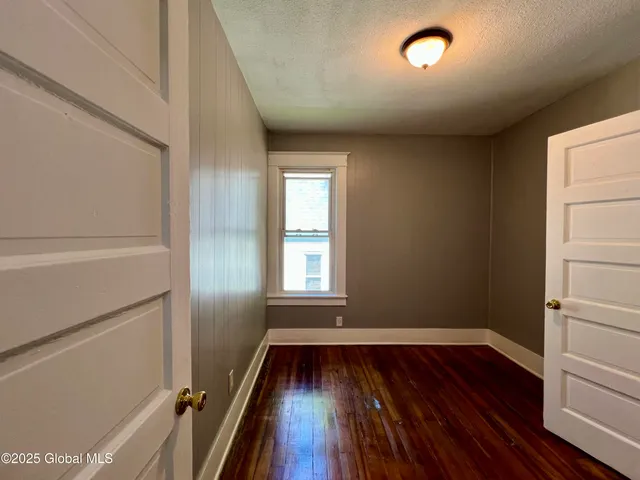 $1,700 | 213 Vrooman Avenue, Unit 1, Amsterdam, NY 12010