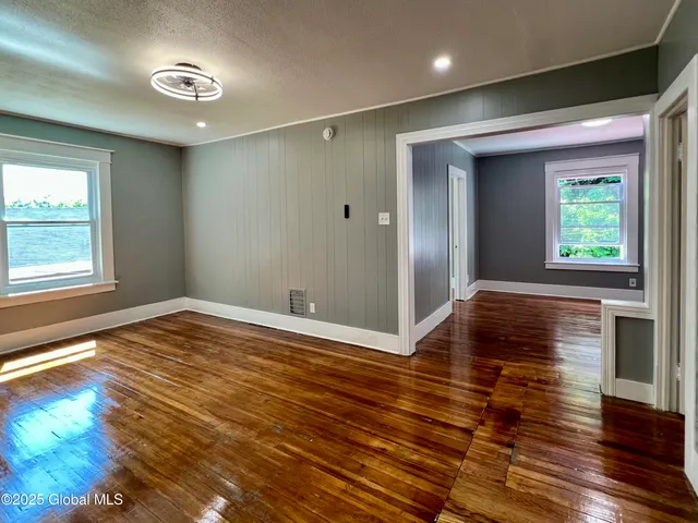 $1,700 | 213 Vrooman Avenue, Unit 1, Amsterdam, NY 12010