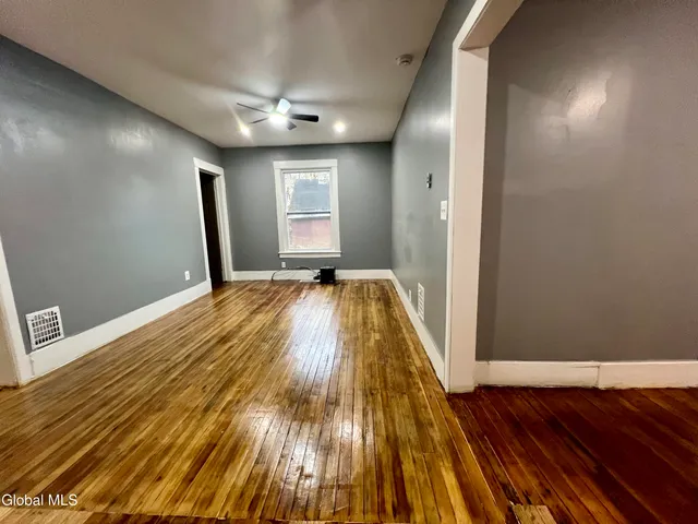 $1,700 | 213 Vrooman Avenue, Unit 1, Amsterdam, NY 12010