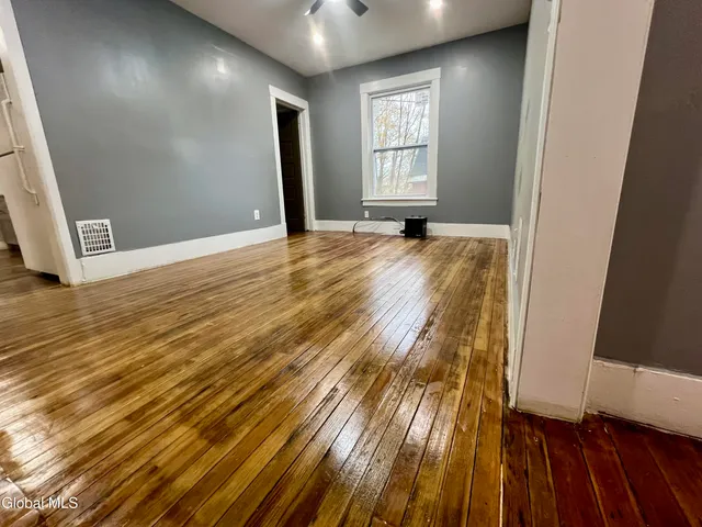 $1,700 | 213 Vrooman Avenue, Unit 1, Amsterdam, NY 12010