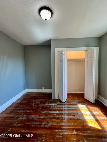 $1,700 | 213 Vrooman Avenue, Unit 1, Amsterdam, NY 12010