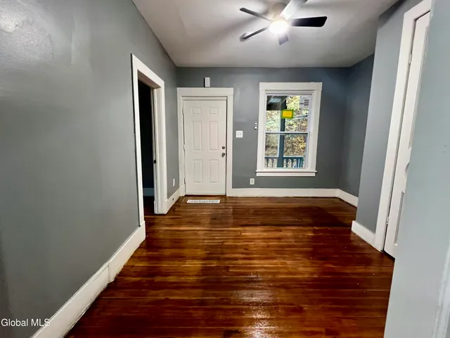 $1,700 | 213 Vrooman Avenue, Unit 1, Amsterdam, NY 12010