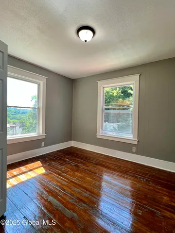 $1,700 | 213 Vrooman Avenue, Unit 1, Amsterdam, NY 12010