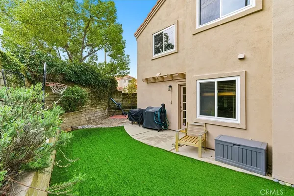 a view of a house with backyard and sitting area