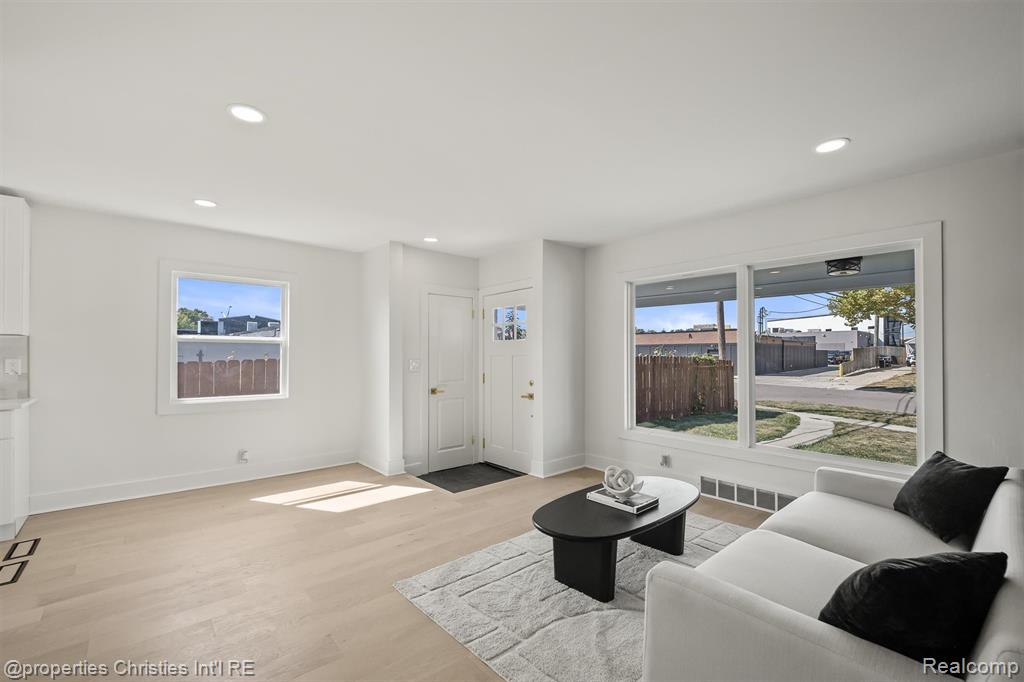 4109 Grandview Road Royal Oak, MI 48073 - Photo 8 of 25 Gallery Image 8