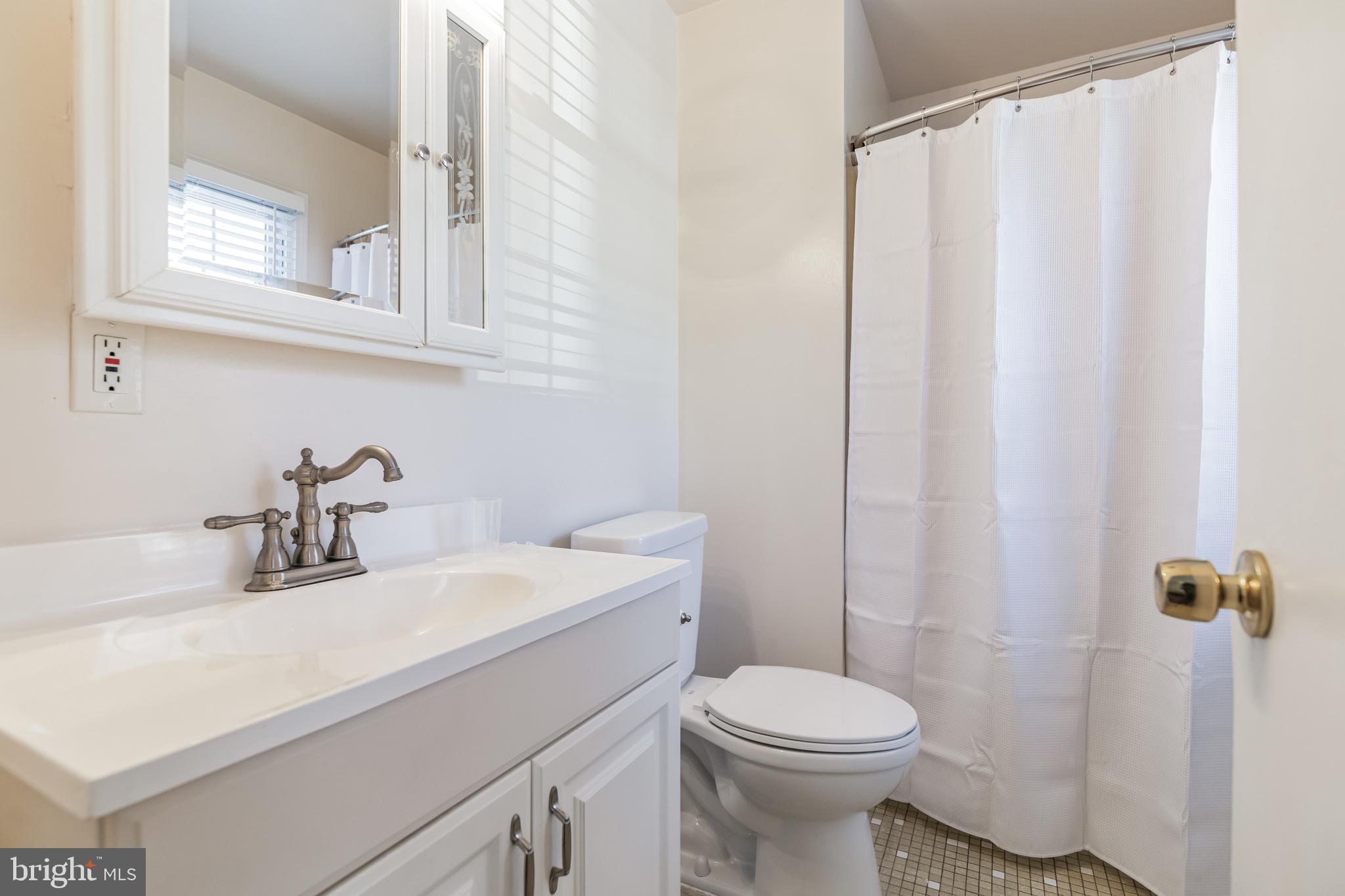 8331 Moline Place Springfield, VA 22153 - Photo 16 of 31 Primary bathroom off the bedroom