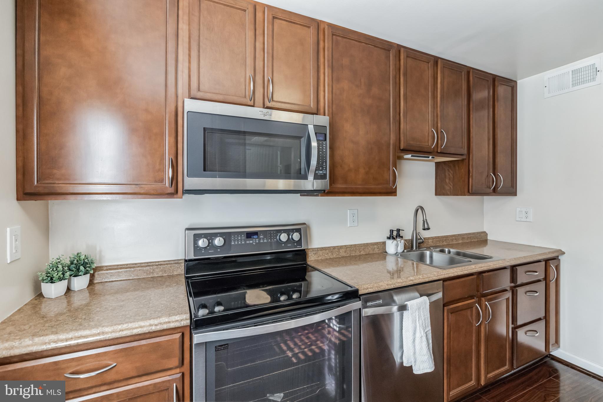 8331 Moline Place Springfield, VA 22153 - Photo 3 of 31 Stainless Steel Appliances