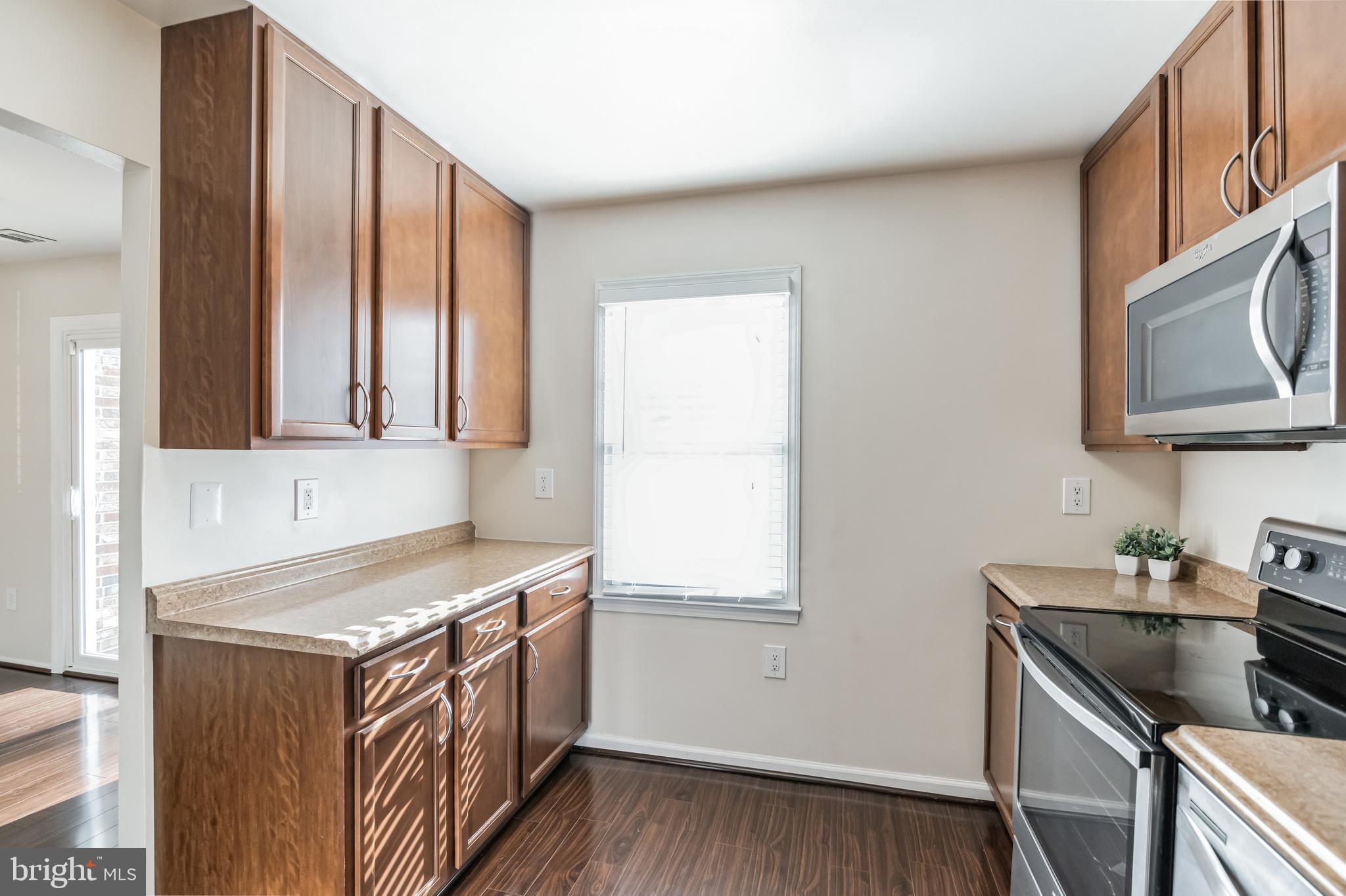 8331 Moline Place Springfield, VA 22153 - Photo 4 of 31 Bright kitchen