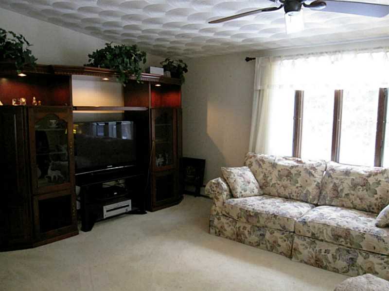 129 Liberty Church Road Exeter, RI 02822 - Photo 4 of 13 Den/Family/Great Room.