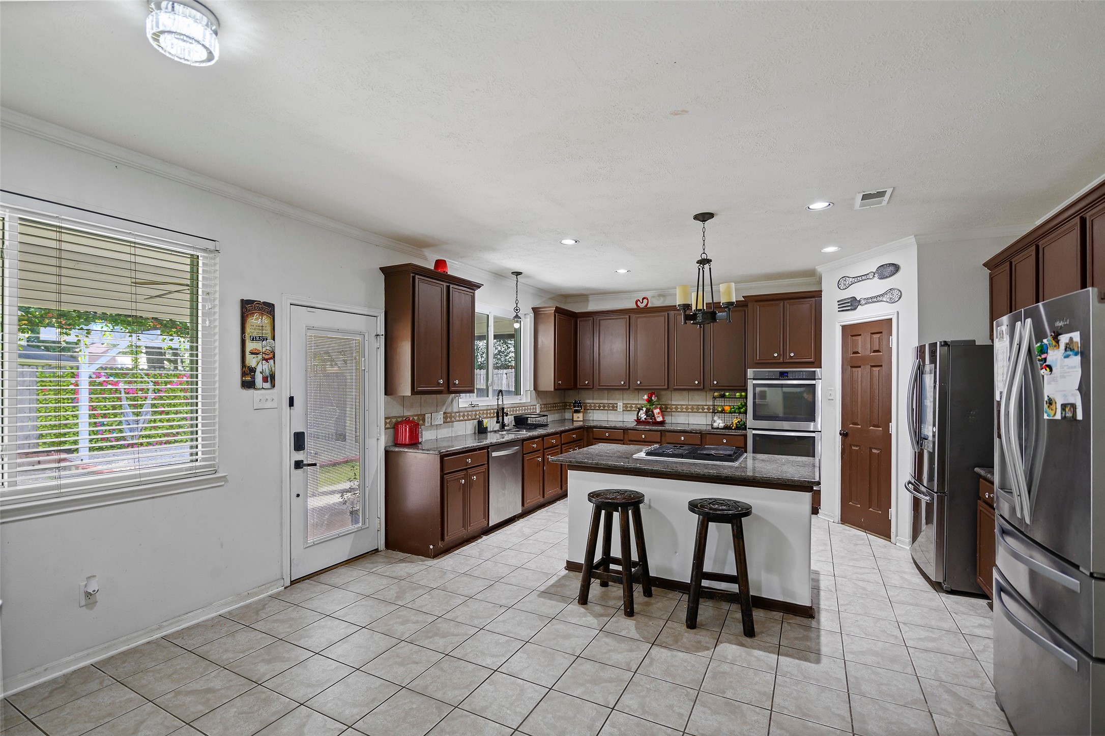 9211 Memorial Grove Drive Spring, TX 77379 - Photo 7 of 47 Kitchen with breakfast area