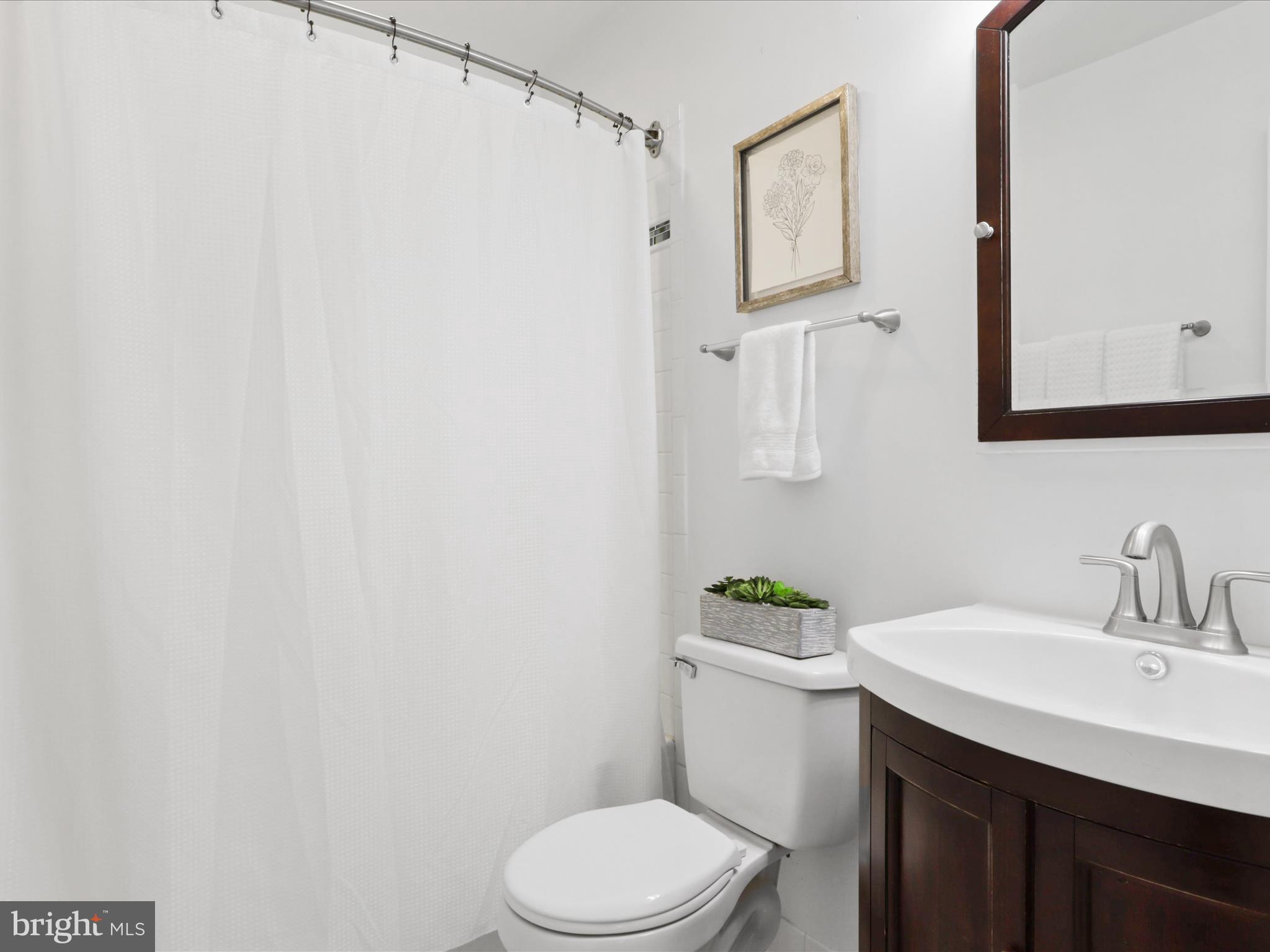6535 Riefton Court Alexandria, VA 22310 - Photo 29 of 44 Updated full bath