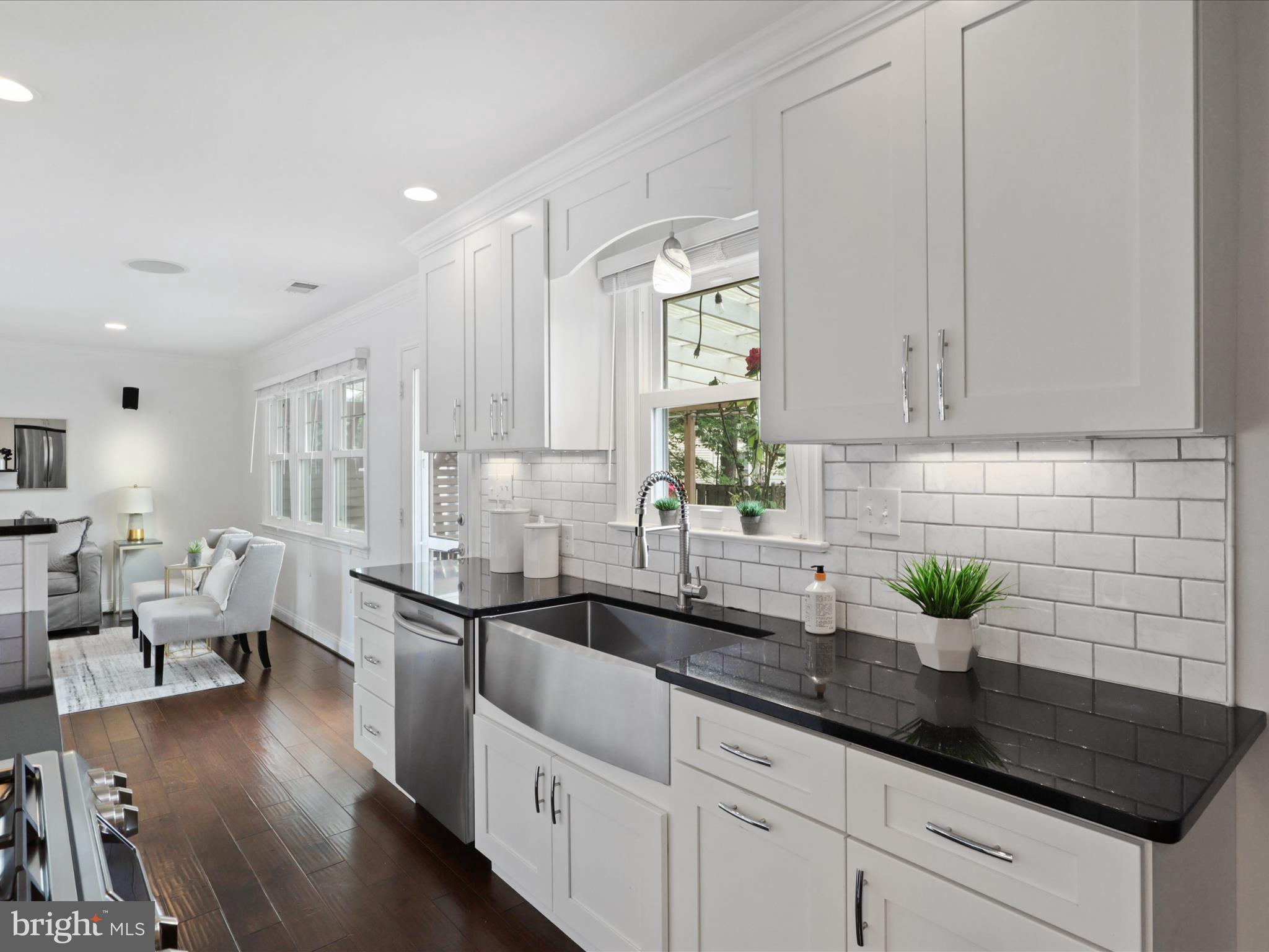 6535 Riefton Court Alexandria, VA 22310 - Photo 5 of 44 Granite, Stainless, White Cabinetry