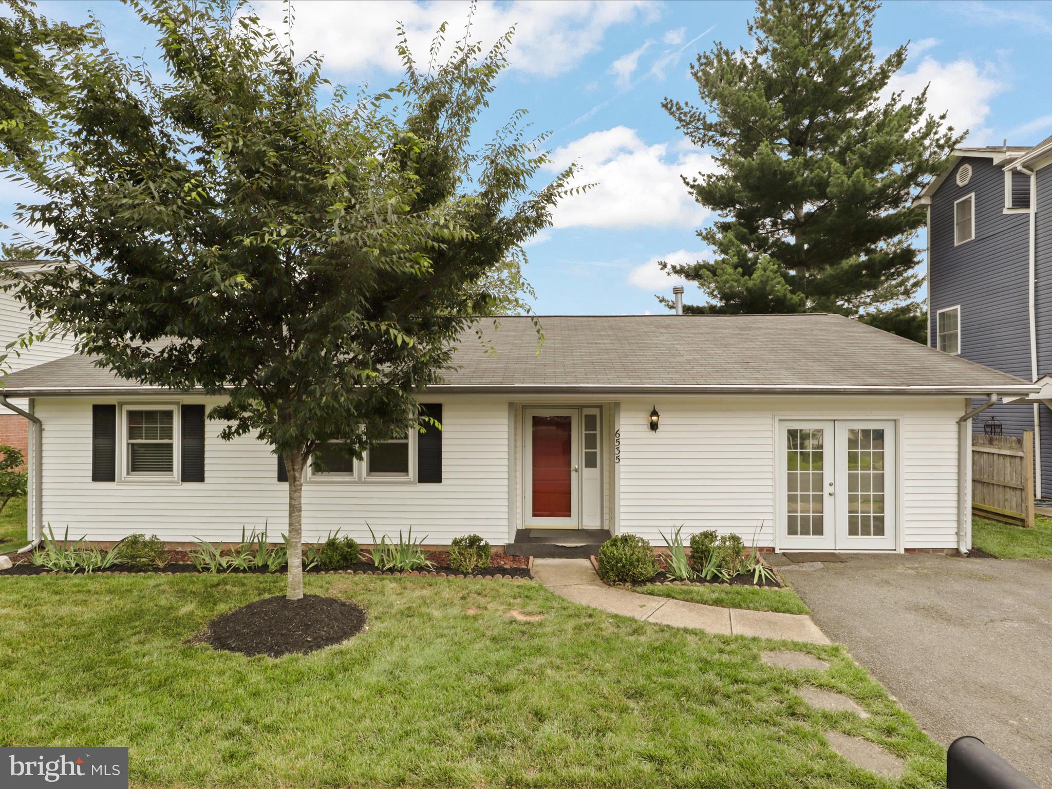 6535 Riefton Court Alexandria, VA 22310 - Photo 9 of 44 Adorable Cape with professional landscaping