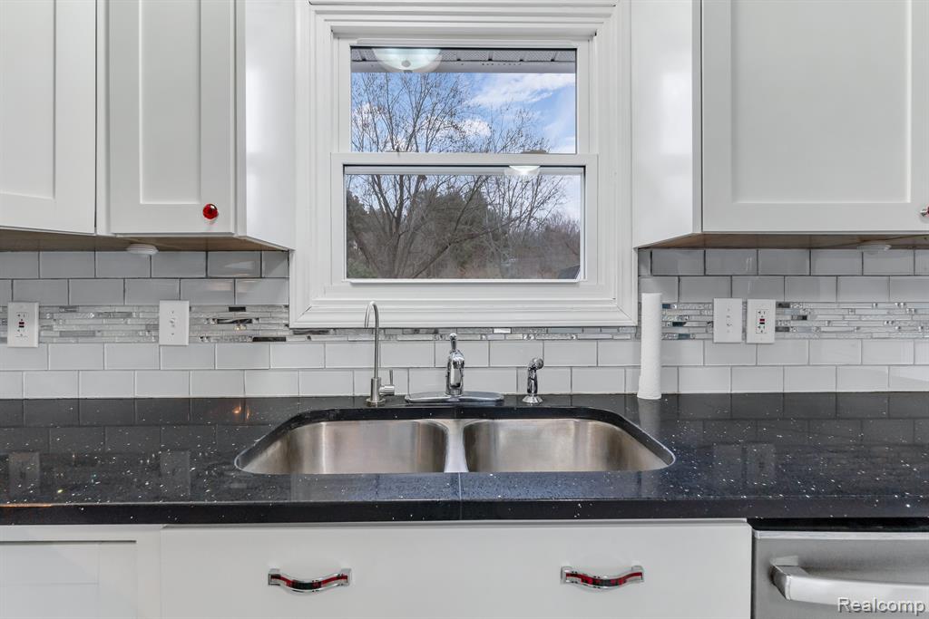 5430 North McKinley Road Flushing, MI 48433 - Photo 12 of 38