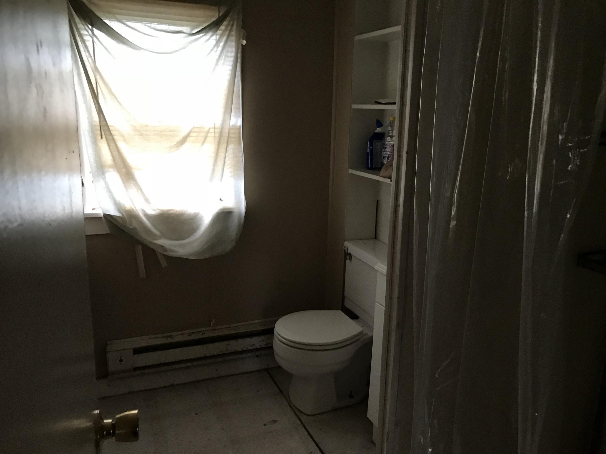 103 Jonathan Lane Oak Ridge, TN 37830 - Photo 7 of 11 a bathroom with a toilet