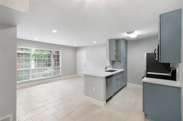 $1,200 | 2201 Fountain View Drive, Unit 47, Houston, TX 77057