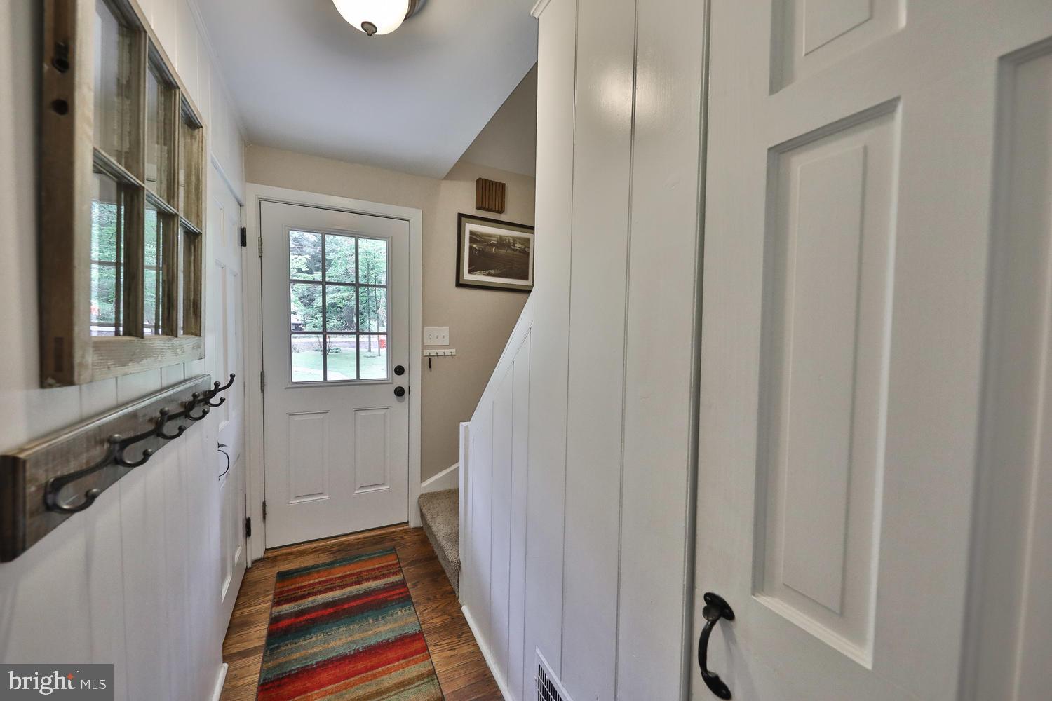2505 Edge Hill Road Huntingdon Valley, PA 19006 - Photo 2 of 28 Foyer