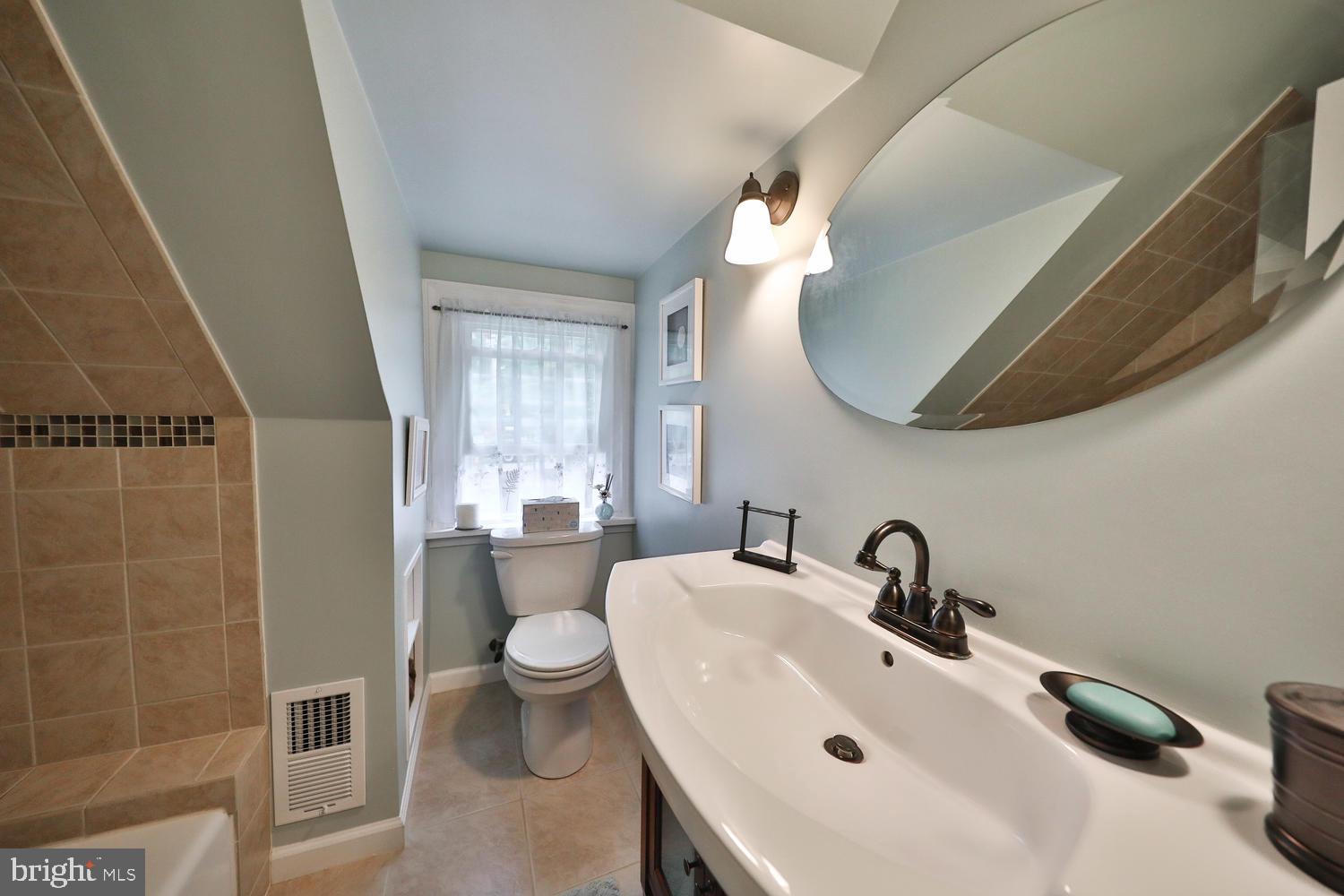 2505 Edge Hill Road Huntingdon Valley, PA 19006 - Photo 18 of 28 Bathroom